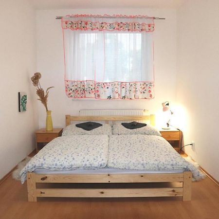 Apartman V Uplnom Centre Piestan S Bezplatnym Parkovanim Piest'any Extérieur photo